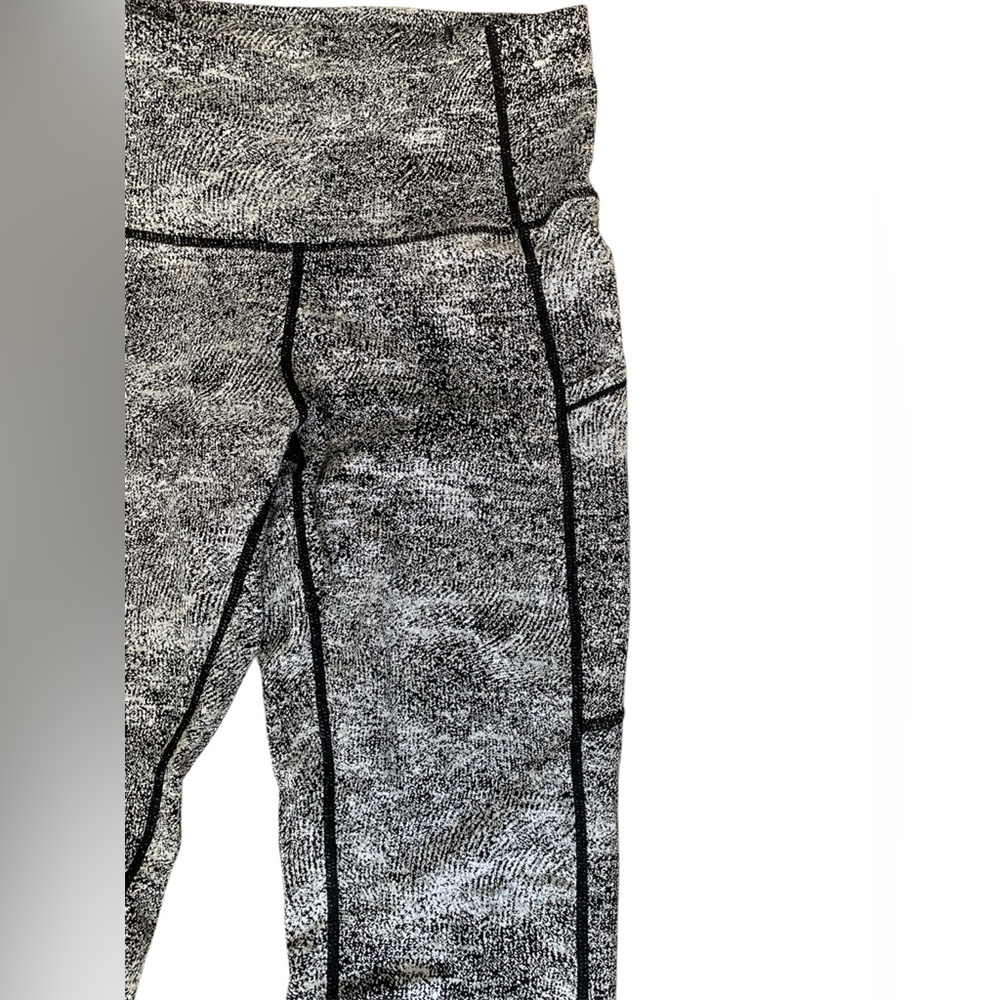 Beautiful Workout Tights. - Picture 3 of 6